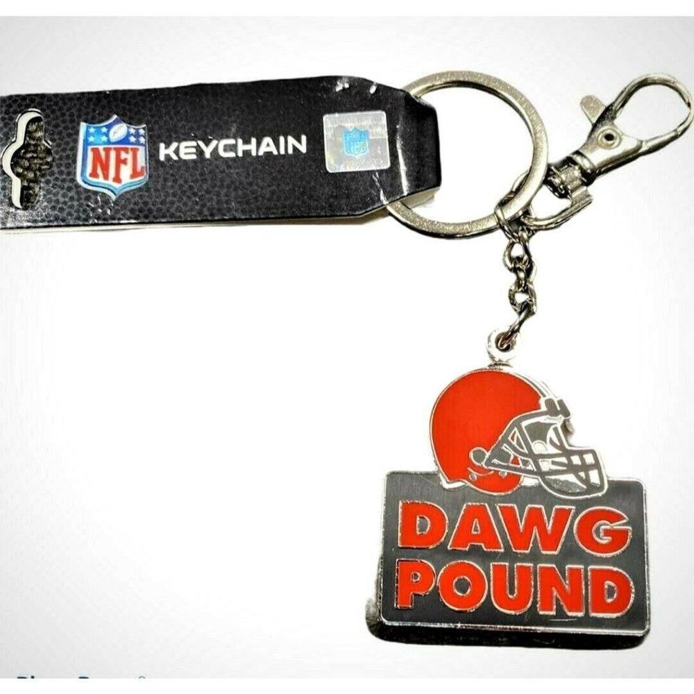CLEVELAND BROWNS DAWG POUND & HELMET KEYCHAIN KEY